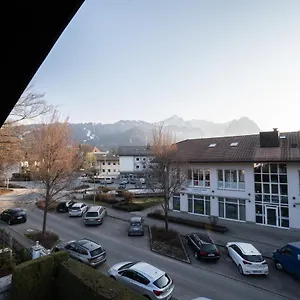  Apartment Central With The View Of The Zugspitze Germany